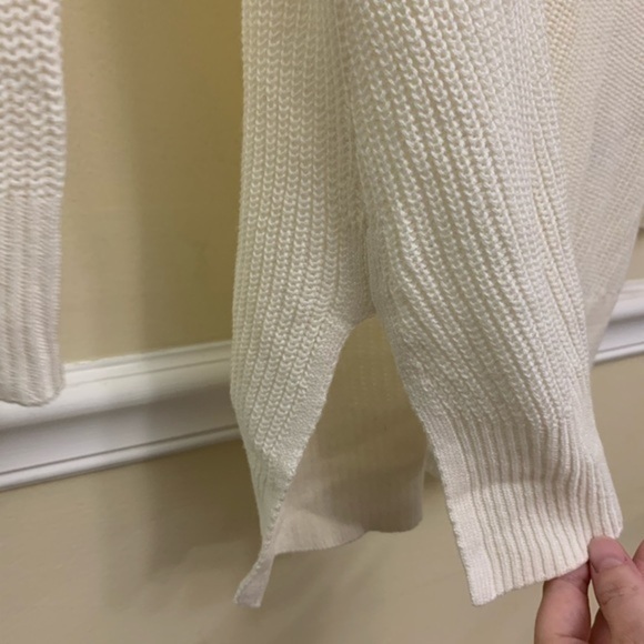 🔴 Old navy oversized sweater. MUST BUNDLE 2+ ITEMS TO PURCHASE - Picture 4 of 4